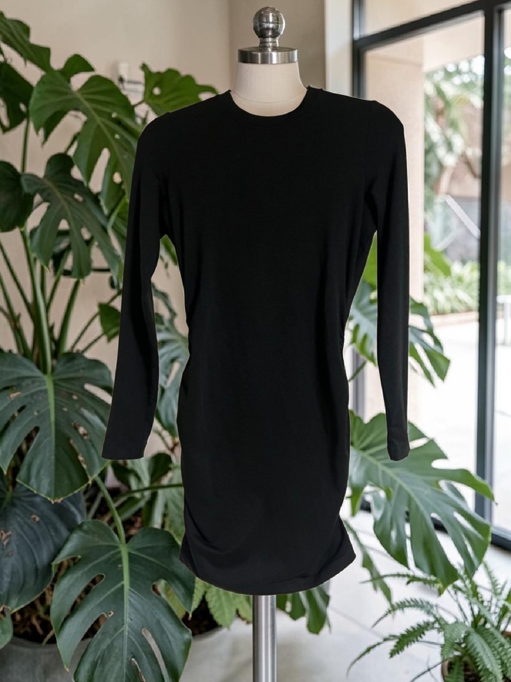 Vuori Halo Essential Black Long-Sleeve Women's Crewneck Dress Bodycon